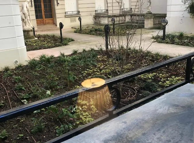 Appartement à Près Du Pont Mirabeau Et Tour Eiffel *